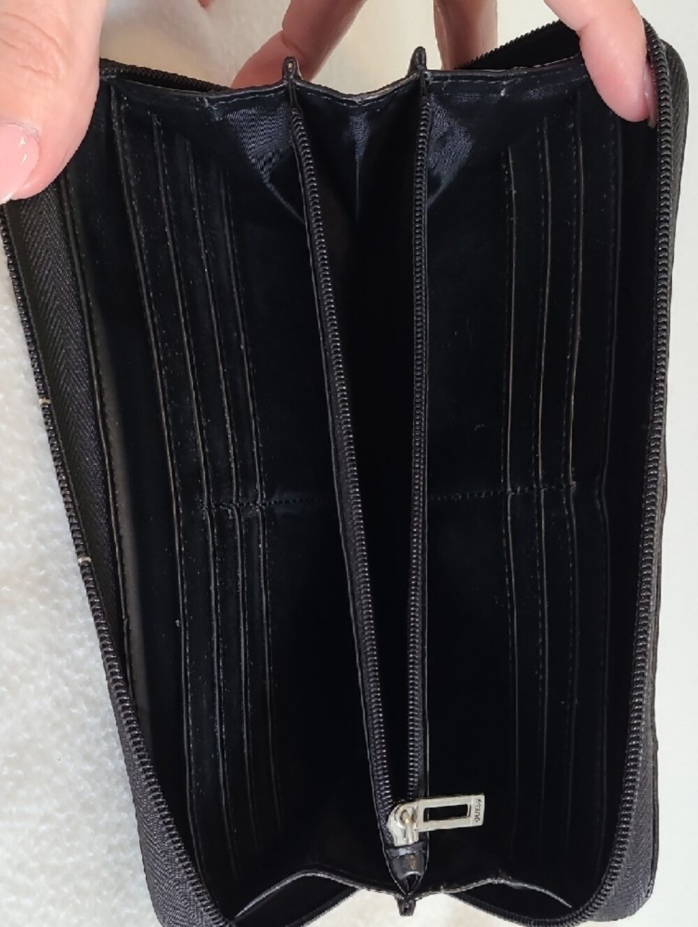 GUESS Ostrich-Texture Zip Wallet in Taupe, White & Black - Picture 3 of 4